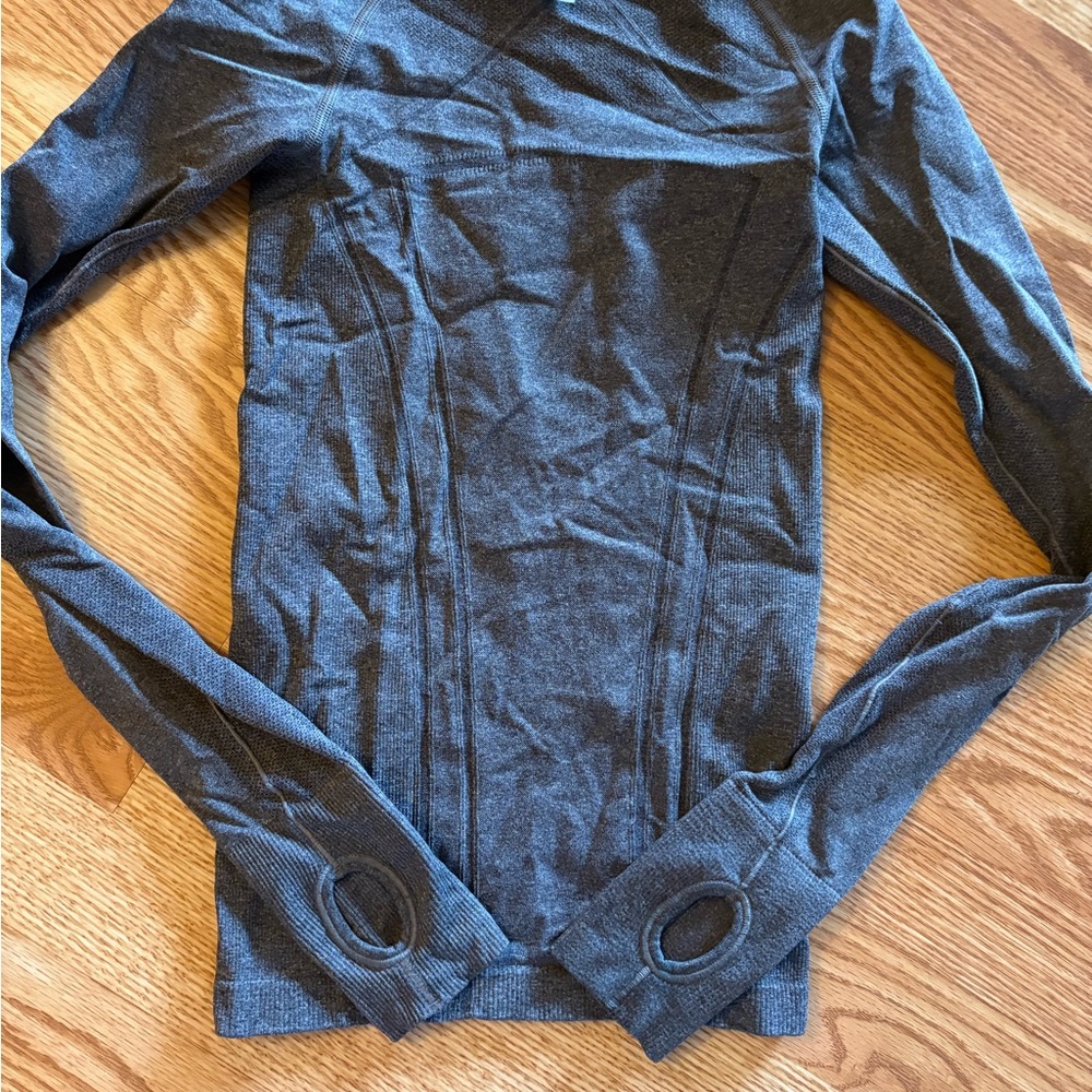 Athletic top and leggings